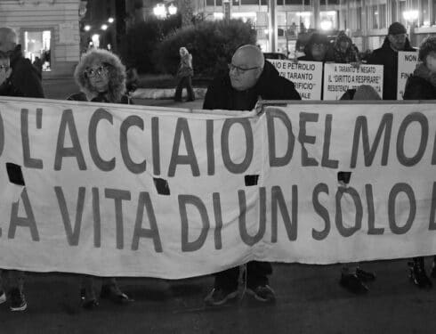 Taranto, manifestazione per dire ancora basta.